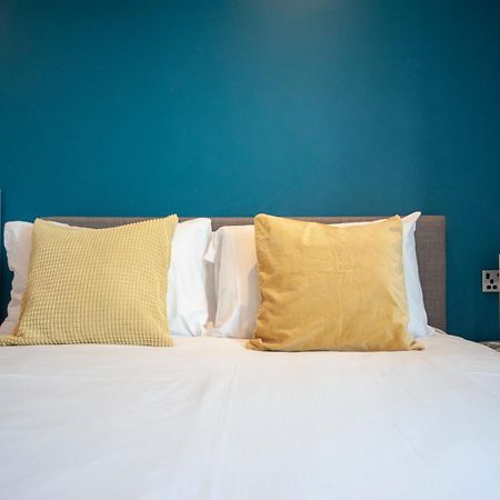 Top Floor Apt - 2 Bed/2 Bath + Private Balcony Londra Esterno foto