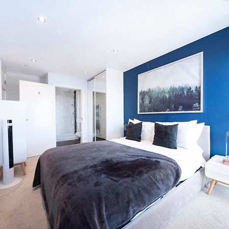 Top Floor Apt - 2 Bed/2 Bath + Private Balcony Londra Esterno foto