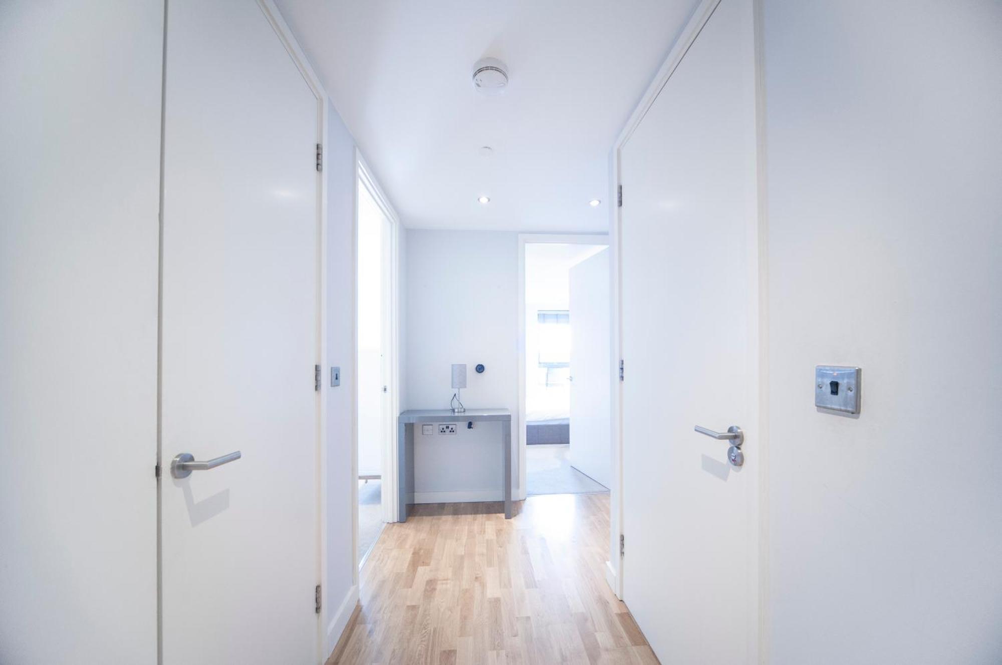 Top Floor Apt - 2 Bed/2 Bath + Private Balcony Londra Esterno foto