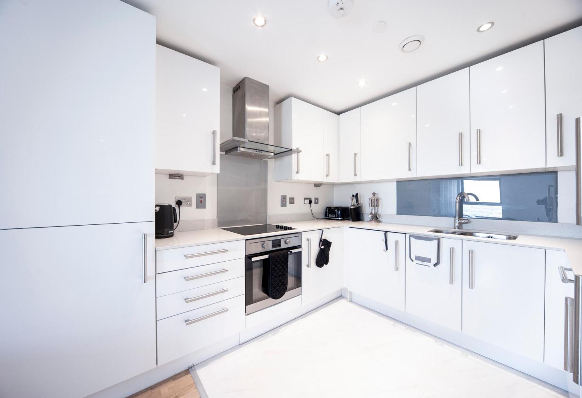 Top Floor Apt - 2 Bed/2 Bath + Private Balcony Londra Esterno foto
