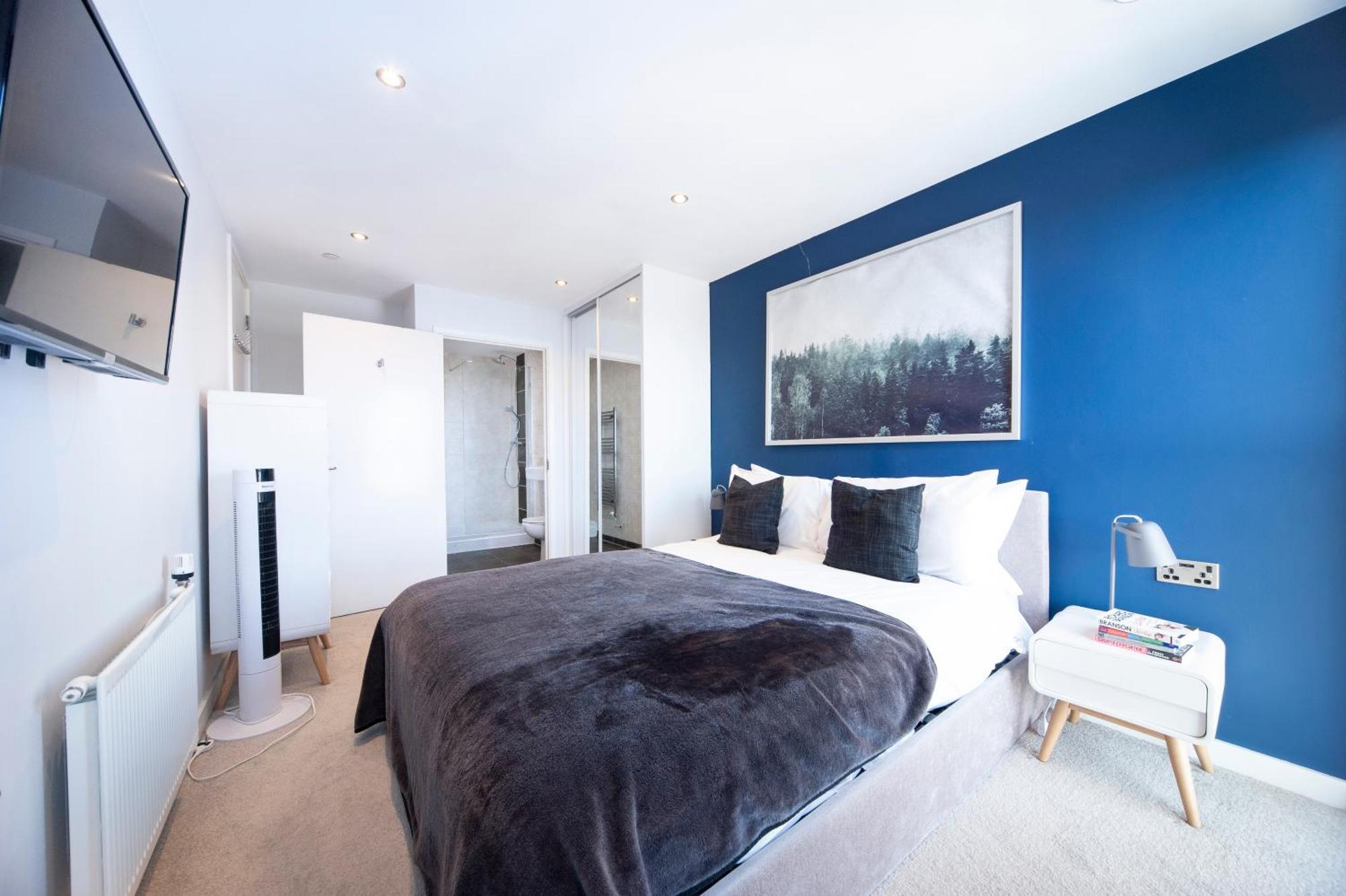 Top Floor Apt - 2 Bed/2 Bath + Private Balcony Londra Esterno foto