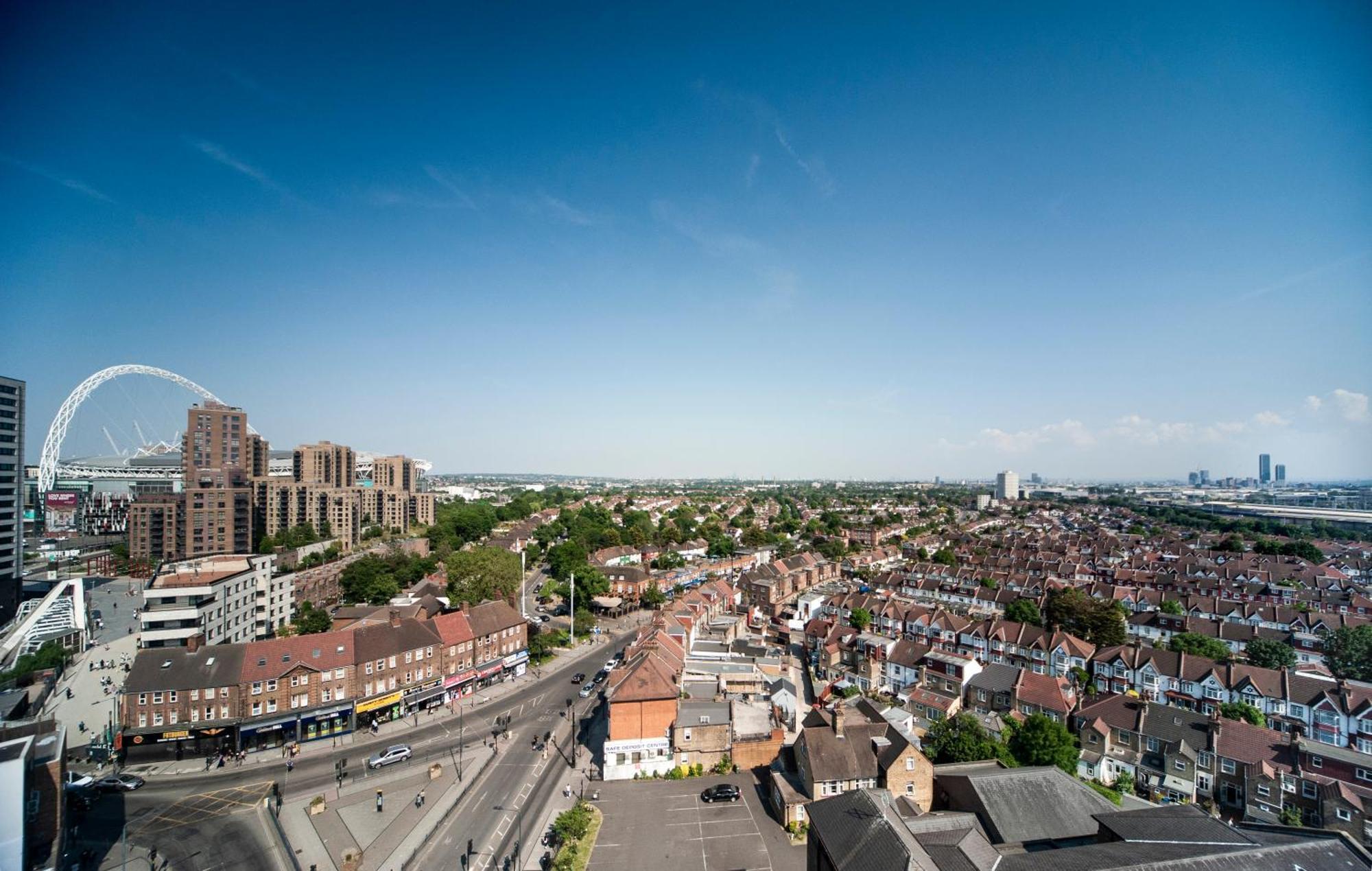 Top Floor Apt - 2 Bed/2 Bath + Private Balcony Londra Esterno foto