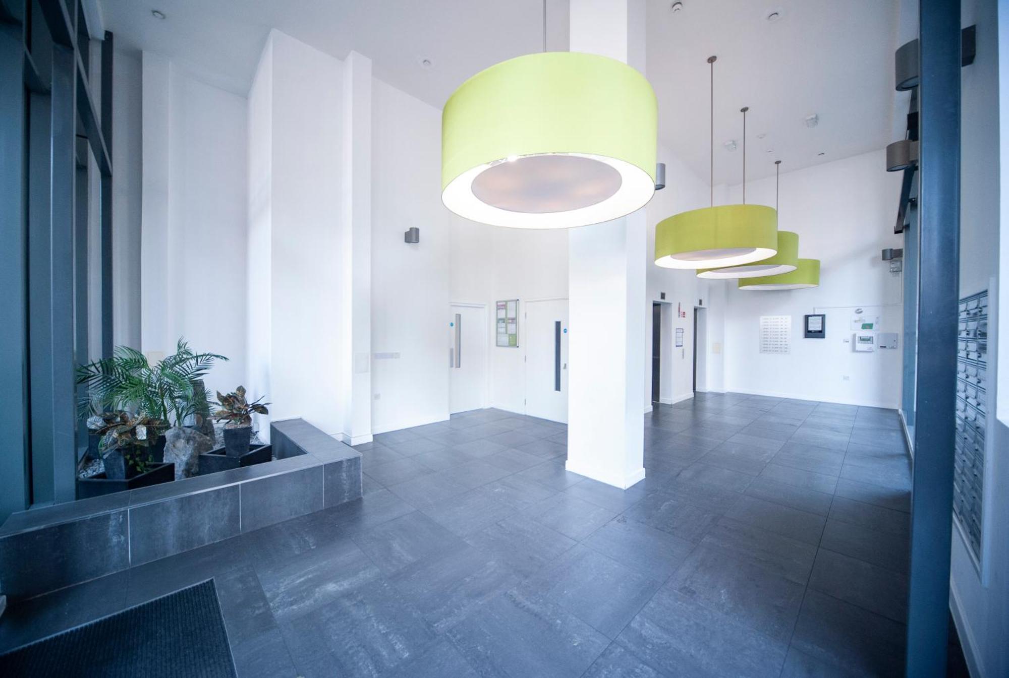 Top Floor Apt - 2 Bed/2 Bath + Private Balcony Londra Esterno foto