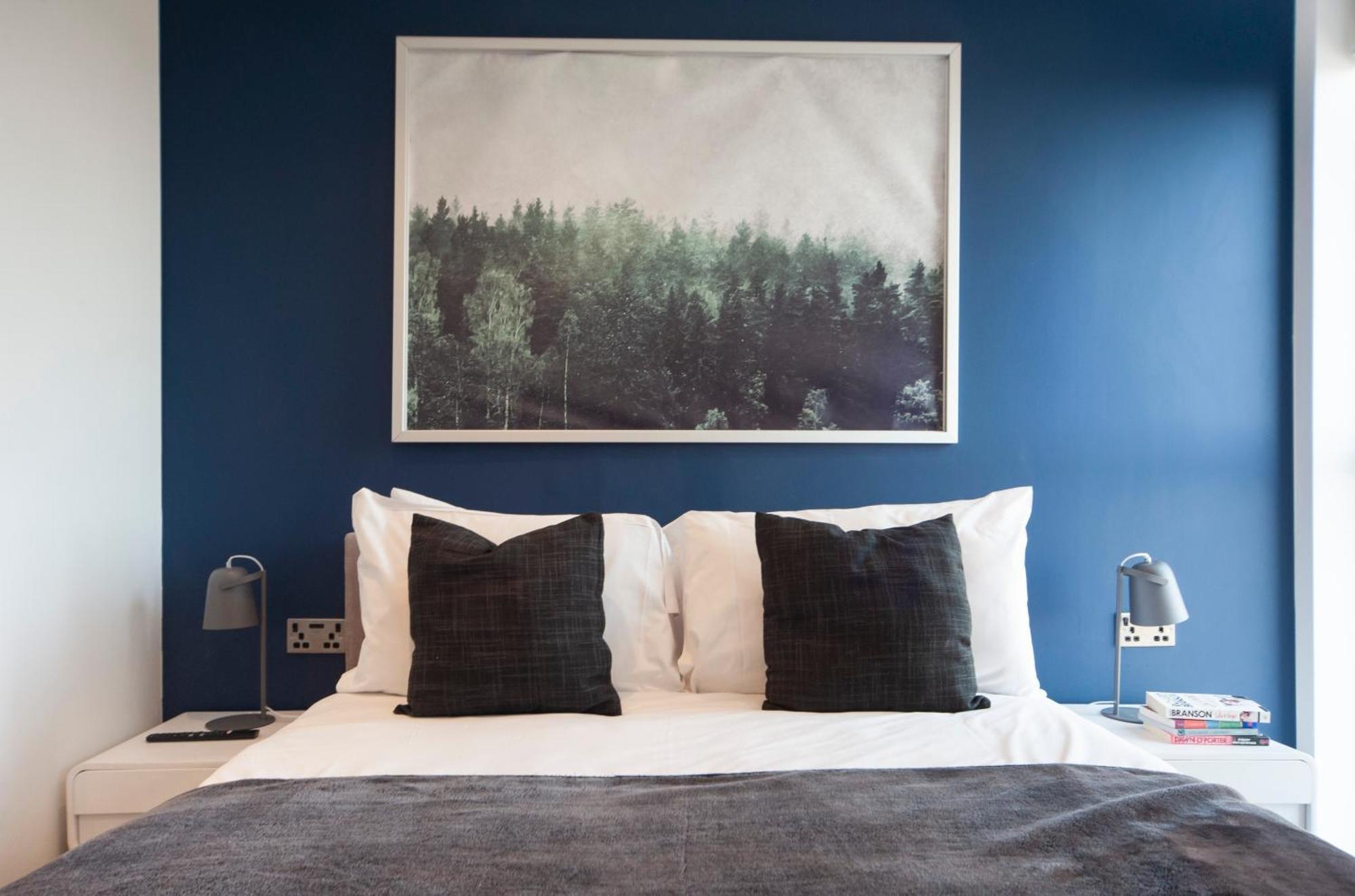 Top Floor Apt - 2 Bed/2 Bath + Private Balcony Londra Esterno foto